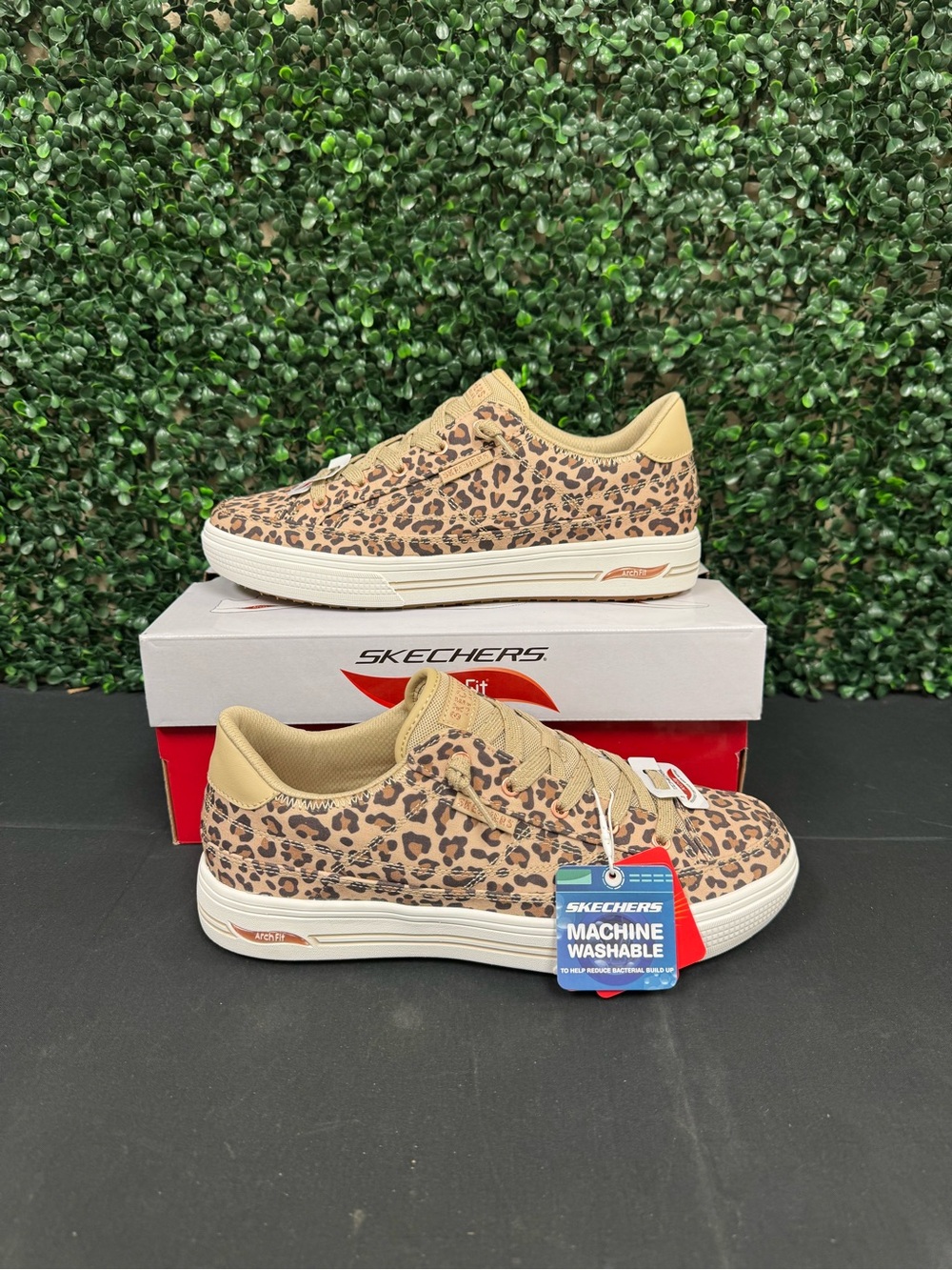 Skechers Arch Fit Arcade - Glitzle - Womenโs 9